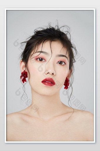 清新气质美女妆容杂志时尚海报封面图图片