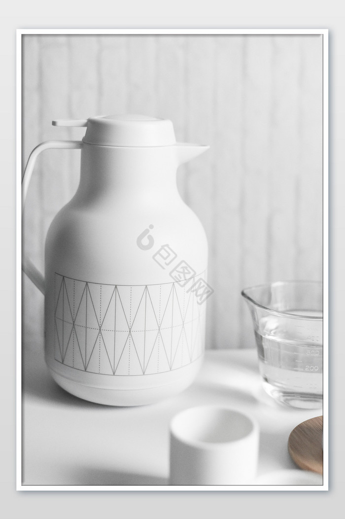 简单干净的白色茶具摄影图片3