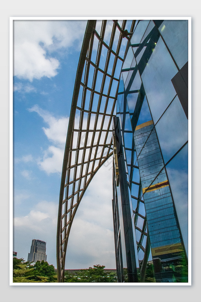 广州地标轻奢天环广场钢网状结构摄影图图片