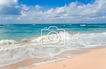巴厘岛蓝天白云大海海浪沙滩摄影图图片