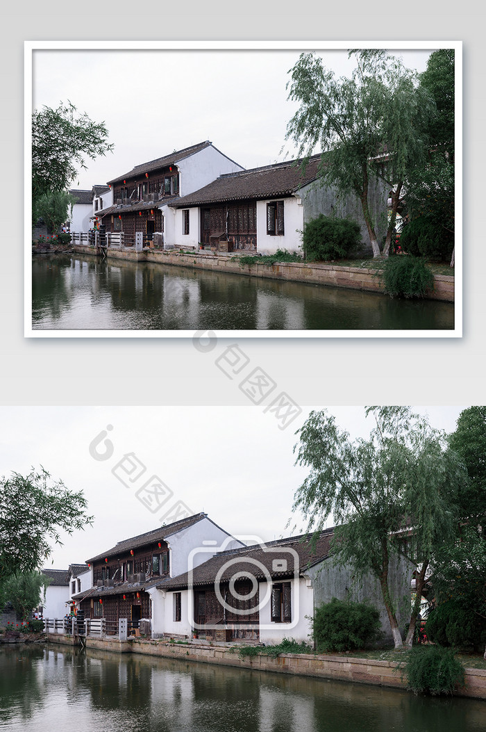 河边两边绿树守护的白墙黑瓦古建筑摄影图片