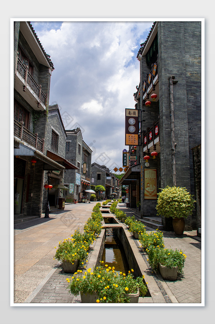 岭南文化街道岭南传统风格建筑群落摄影图