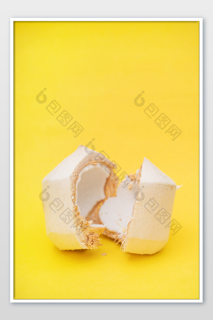 椰果椰子时尚椰肉摆拍营养黄背景摄影图