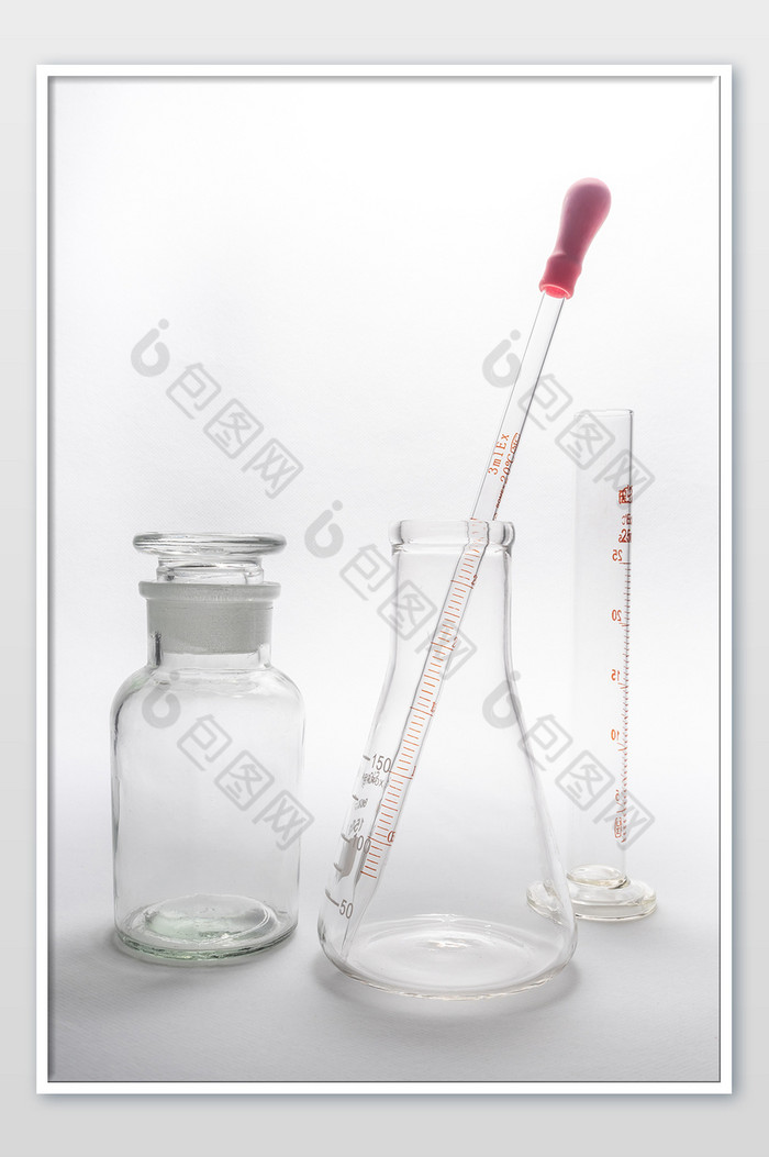 玻璃化学实验器材组合白底图图片图片