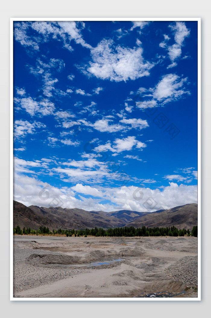 西藏高原蓝天白云风光