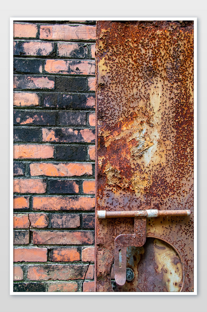 锈迹斑斑工厂废弃铁门红砖墙面摄影图