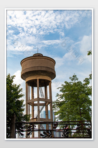 工业用水储水塔工业建设水塔摄影图图片