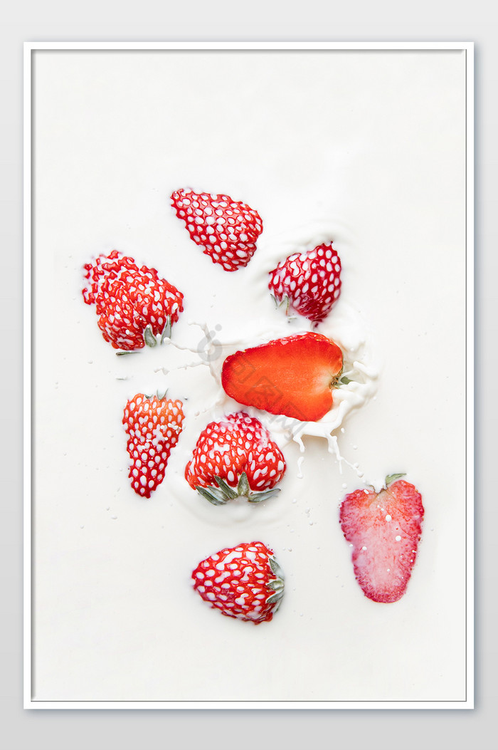 新鲜健康水果牛奶草莓创意摄影图片