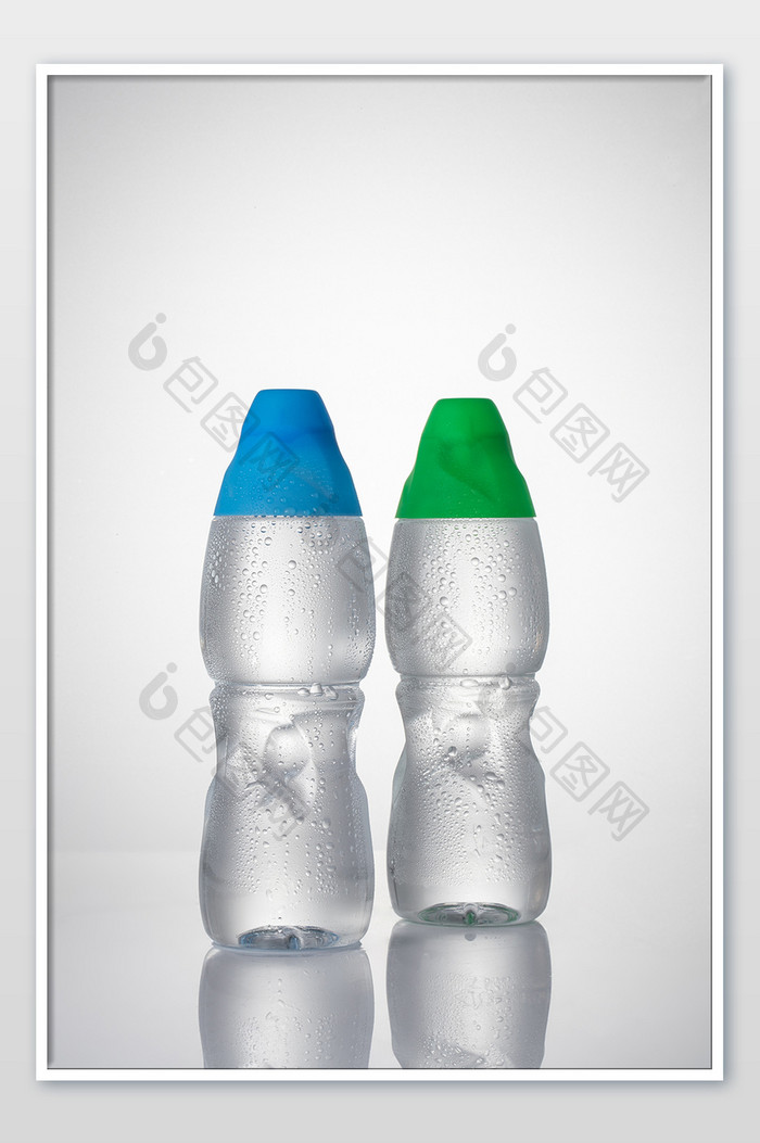 清爽冰凉纯净水瓶子机样素材摄影图片