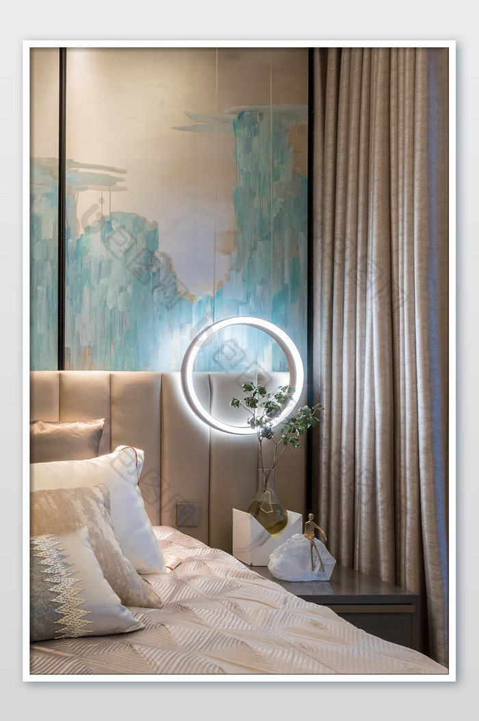 典雅新中式卧室床头软装特写摄影图