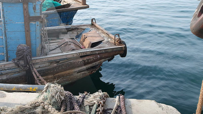 海洋休渔期停靠在渔港码头的渔船