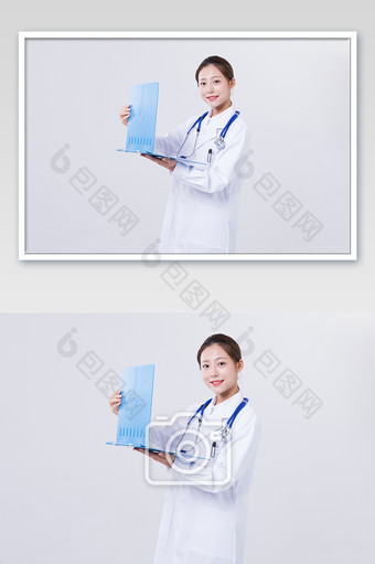 女医生手持病历本摄影图片