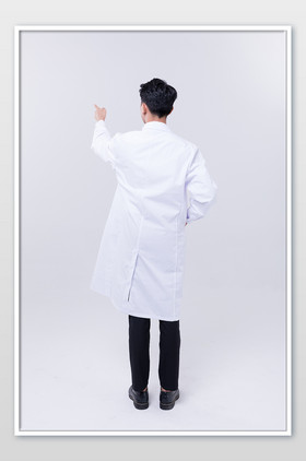 男医生单手插兜手指白板背影片