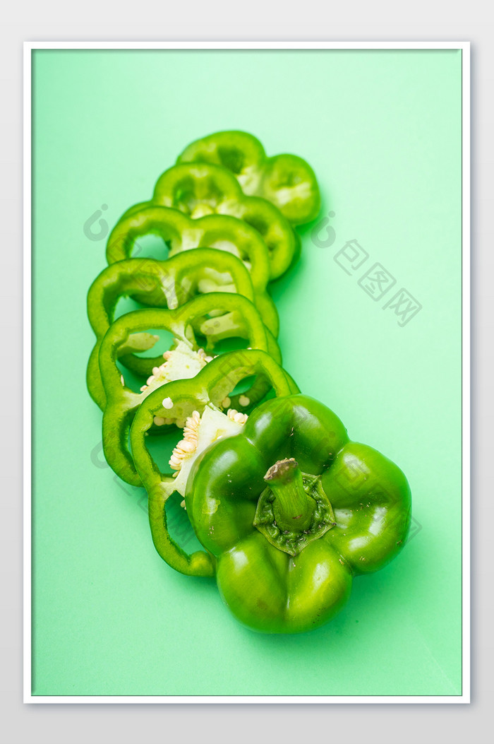 被切的青椒绿色清新背部内构蔬菜摄影图