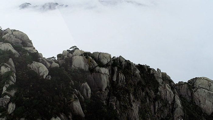 震撼航拍云海黄山天际线苍山绿树