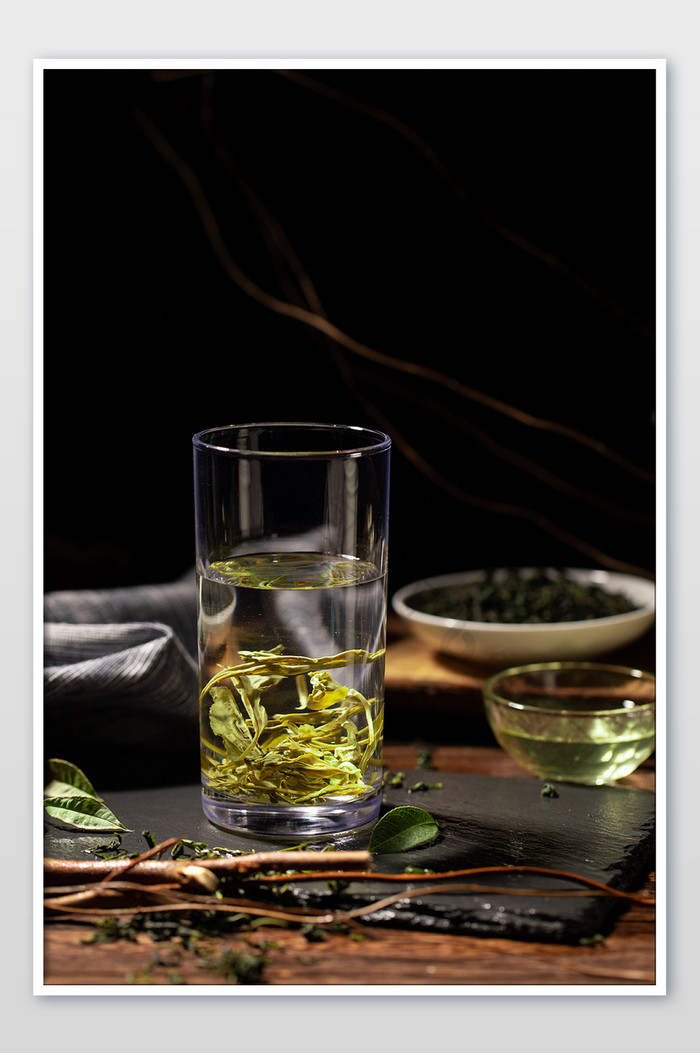 高清龙井绿茶茶汤茶叶摄影图片
