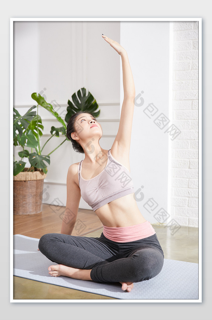 瑜伽健身普拉提女性简易坐拉伸图片