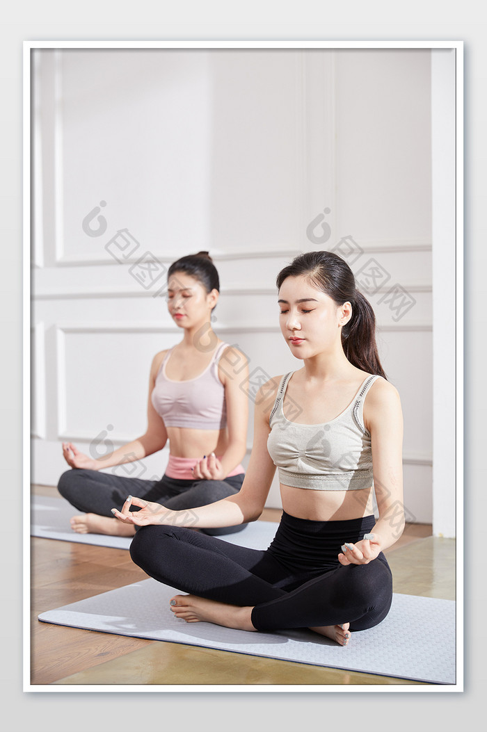 瑜伽健身普拉提女性双人瑜伽简易坐图片