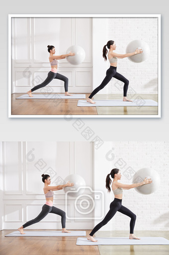 瑜伽健身普拉提女性双人抱瑜伽球练习图片
