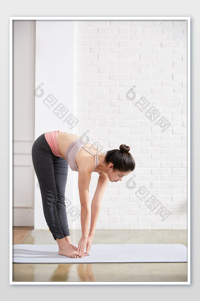 瑜伽健身普拉提女性铲斗式瑜伽练习图片