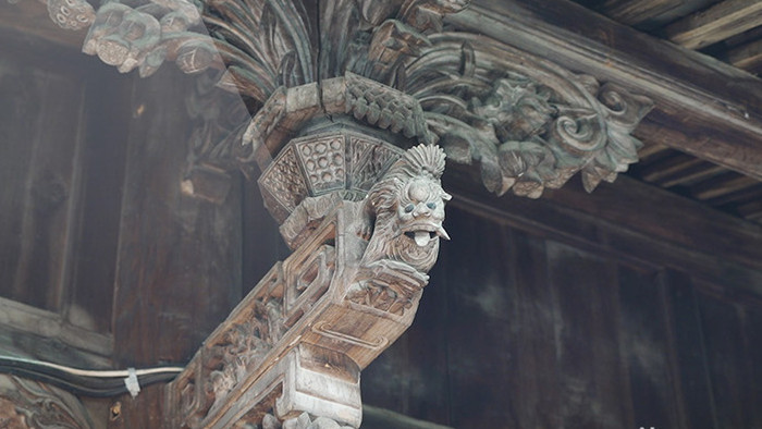 中国古建筑牛腿柱雕画装饰细节拍摄
