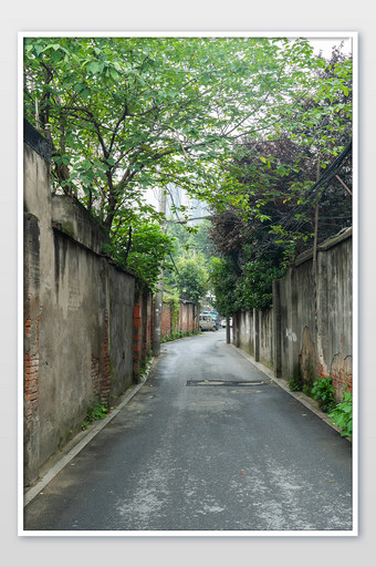 夏日暑假城市小巷旧城区街道摄影图图片