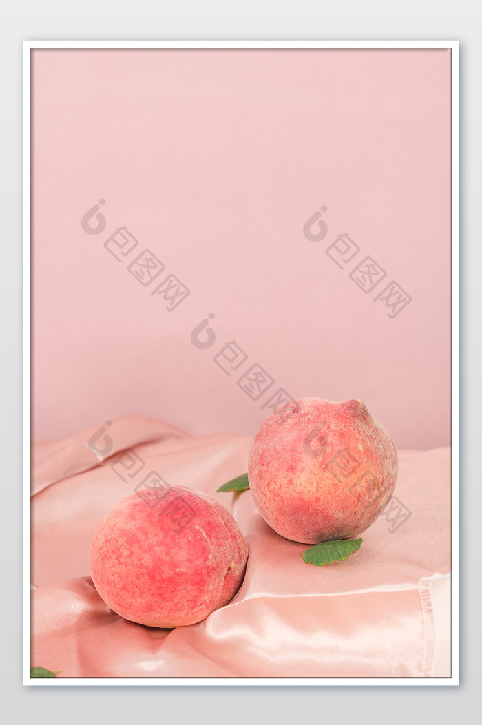 粉色氛围桃子背景海报