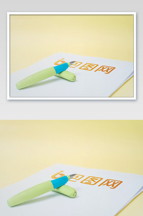 黄色工作台纸绿笔办公用品logo标志图片