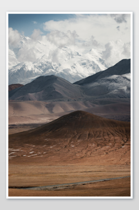 高原雪山火山风景图