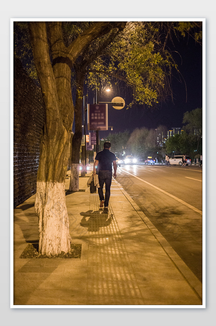 衣服男人背影素材免费下载,本次作品主题是摄影图,使用场景是生活方式