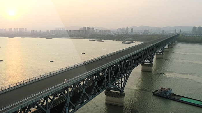 航拍南京地标长江大桥火车经过夕阳