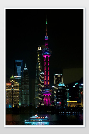 上海东方明珠塔夜景特写图片