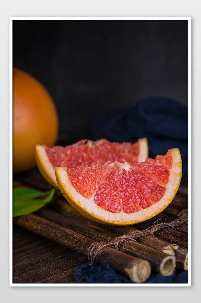 清新夏季西柚水果的摄影图图片