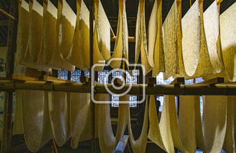 传统印染纺织工艺晾布架晾干现场摄影图图片