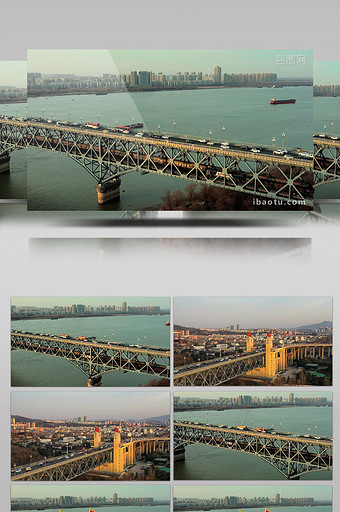 航拍南京长江大桥火车交错车流穿梭图片