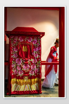 婚礼大红喜字花轿