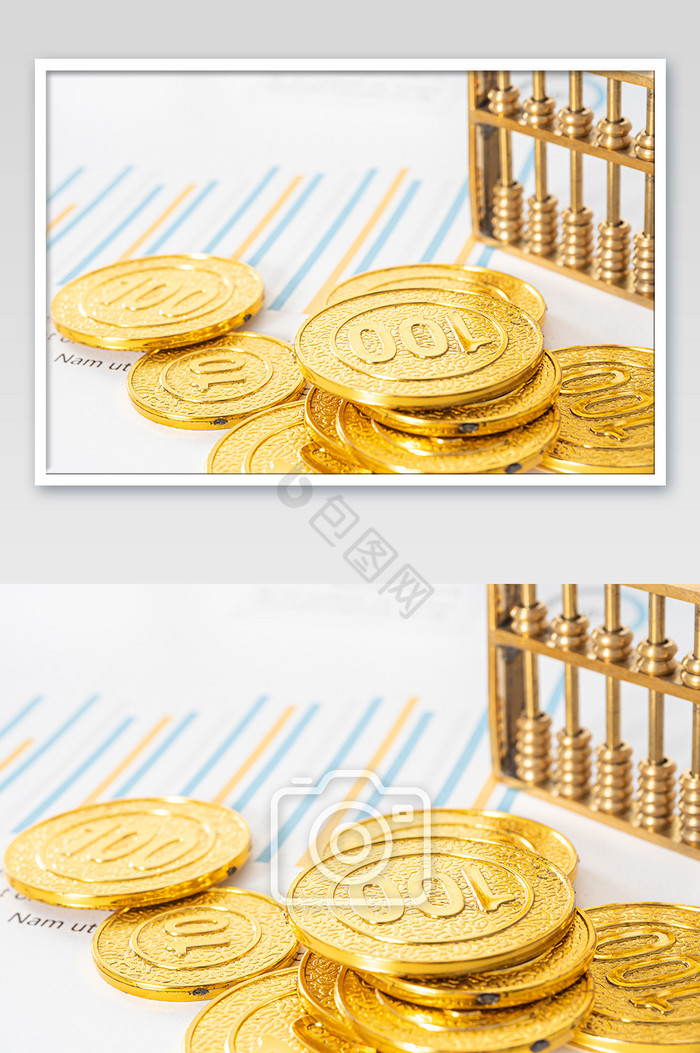 金算盘旁的金币摄影图片