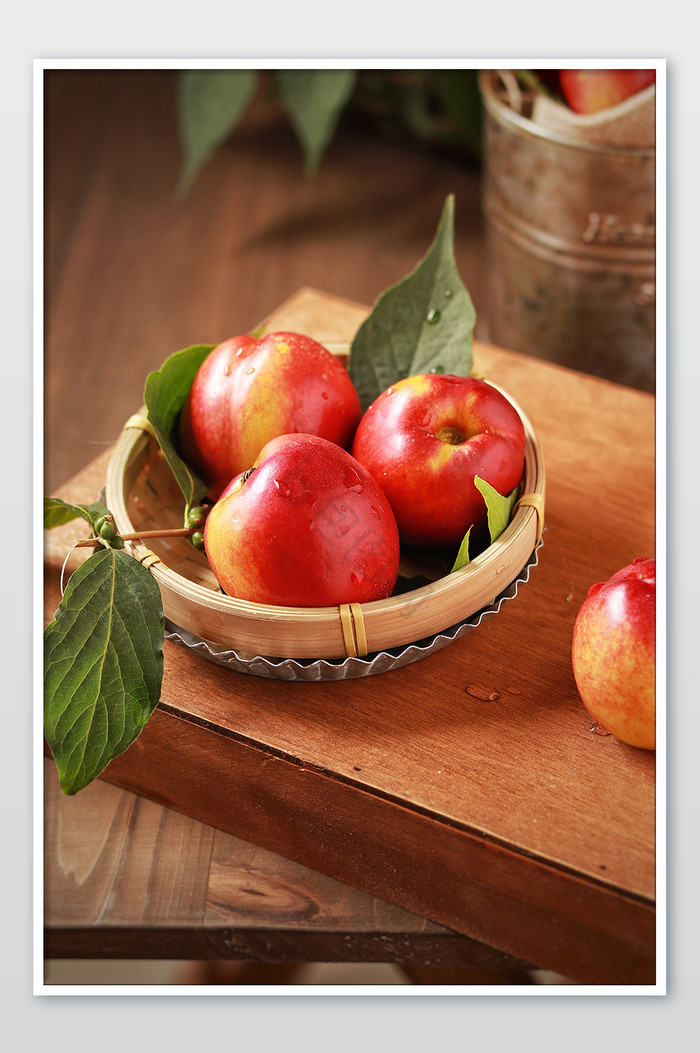 新鲜现摘有机农产品桃子油桃水果图片