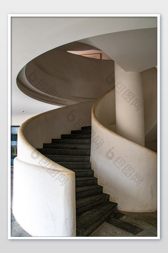 艺术感旋转楼梯个性建筑摄影图