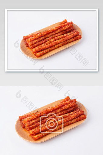 红色大辣棒辣条面筋碟子零食美食摄影图片