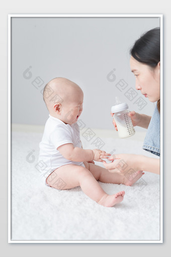 儿童母婴婴儿嚎啕大哭的小宝宝摄影图片
