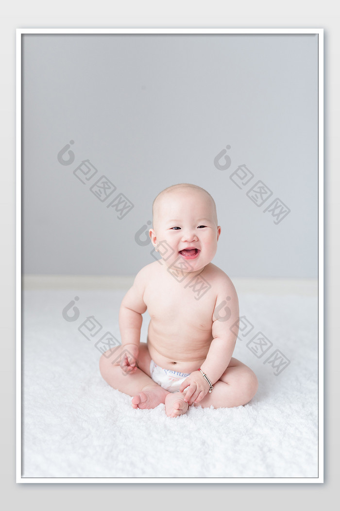 儿童母婴婴儿船纸尿裤的小宝宝摄影图片
