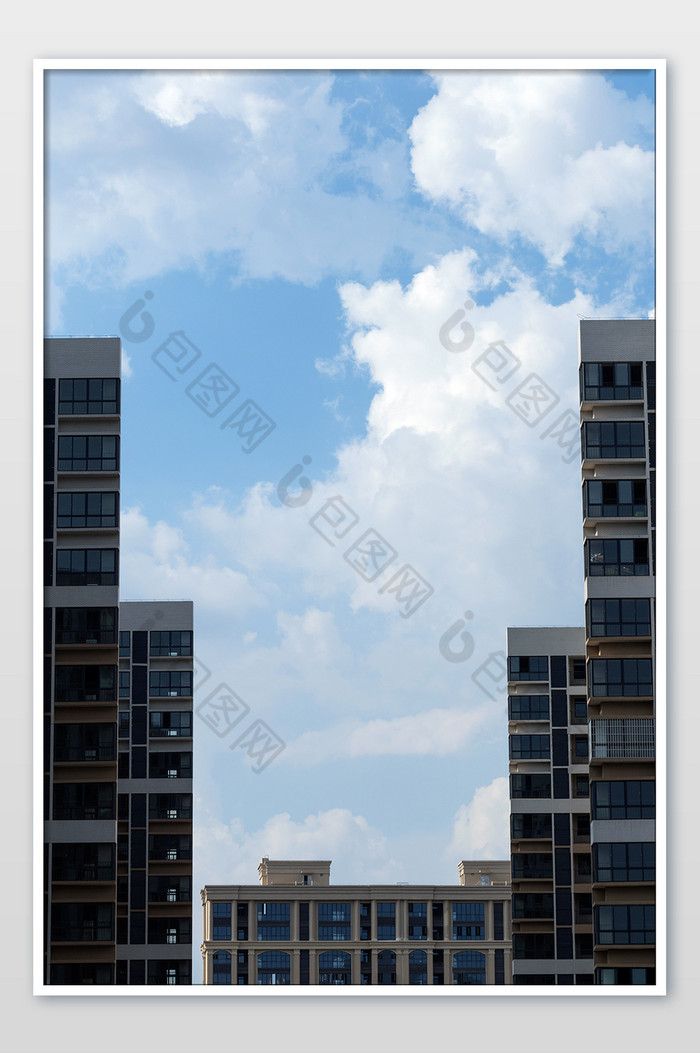 高楼建筑蓝天白云图片图片