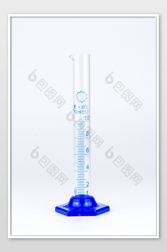 白底实验室量筒摄影图片