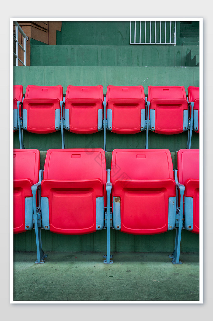 折叠椅子红色椅体育馆节奏感摄影图图片