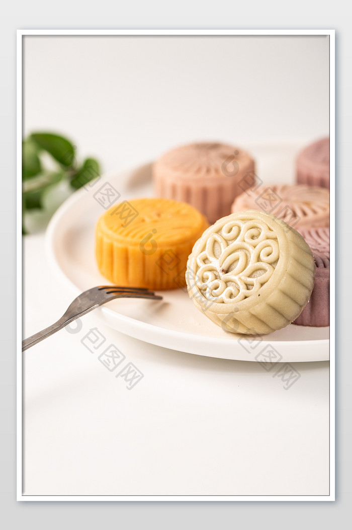中式糕点美食中秋月饼摄影图