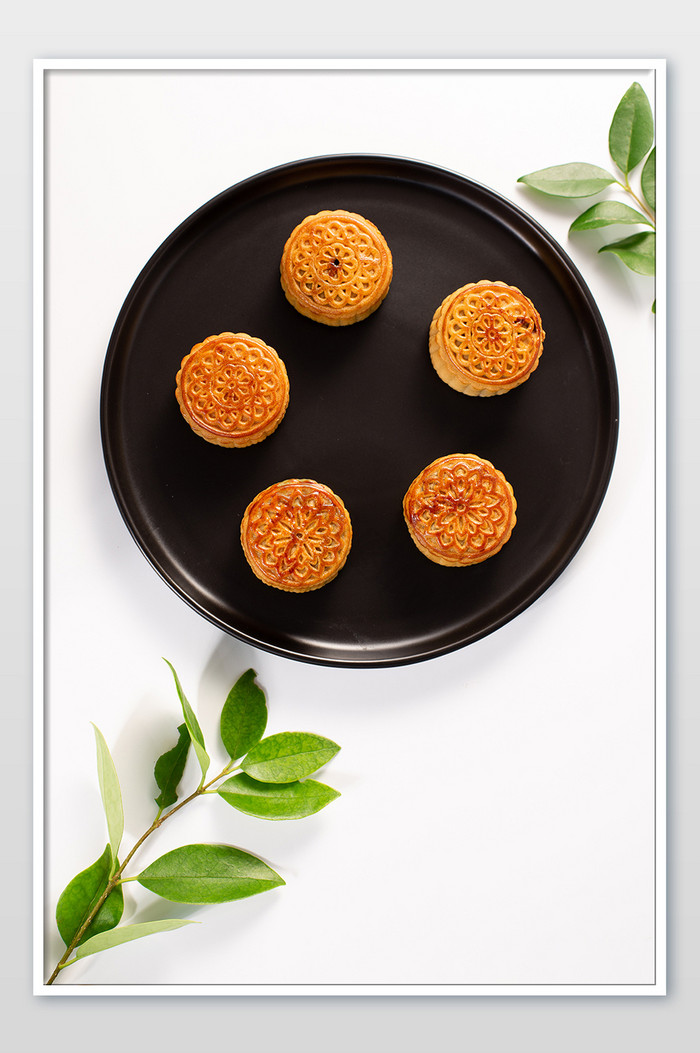高清传统中式美食中秋蛋黄月饼摄影图图片