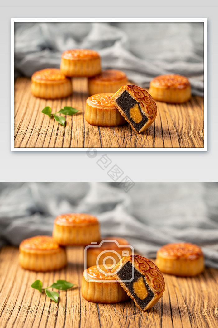 传统美食中秋蛋黄月饼摄影图片