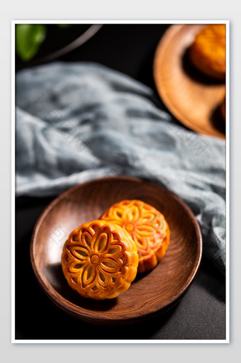 传统中式美食中秋月饼摄影图图片