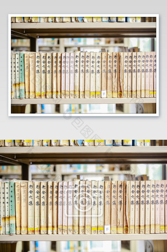 校园图书馆整齐排列的书架特写图片